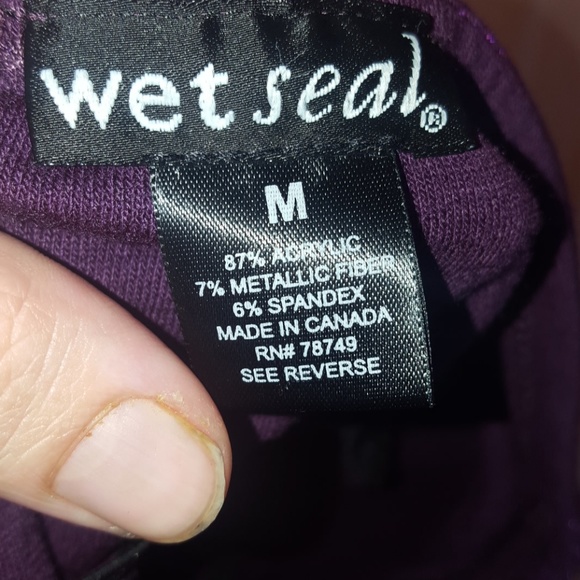 🌺 Wet Seal Halter top - Picture 3 of 4